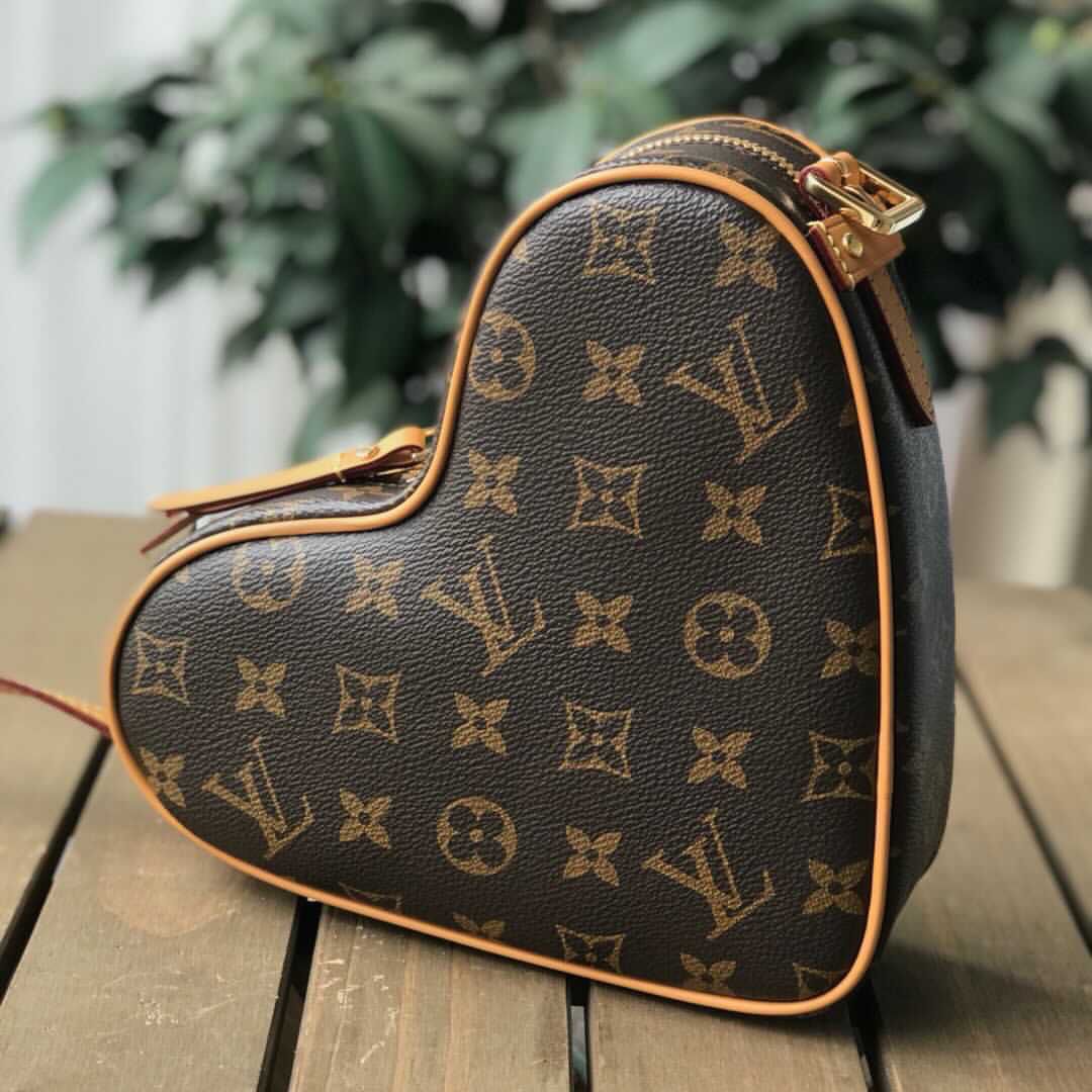 L0vis Vvtt0n Game On Cœur Bag