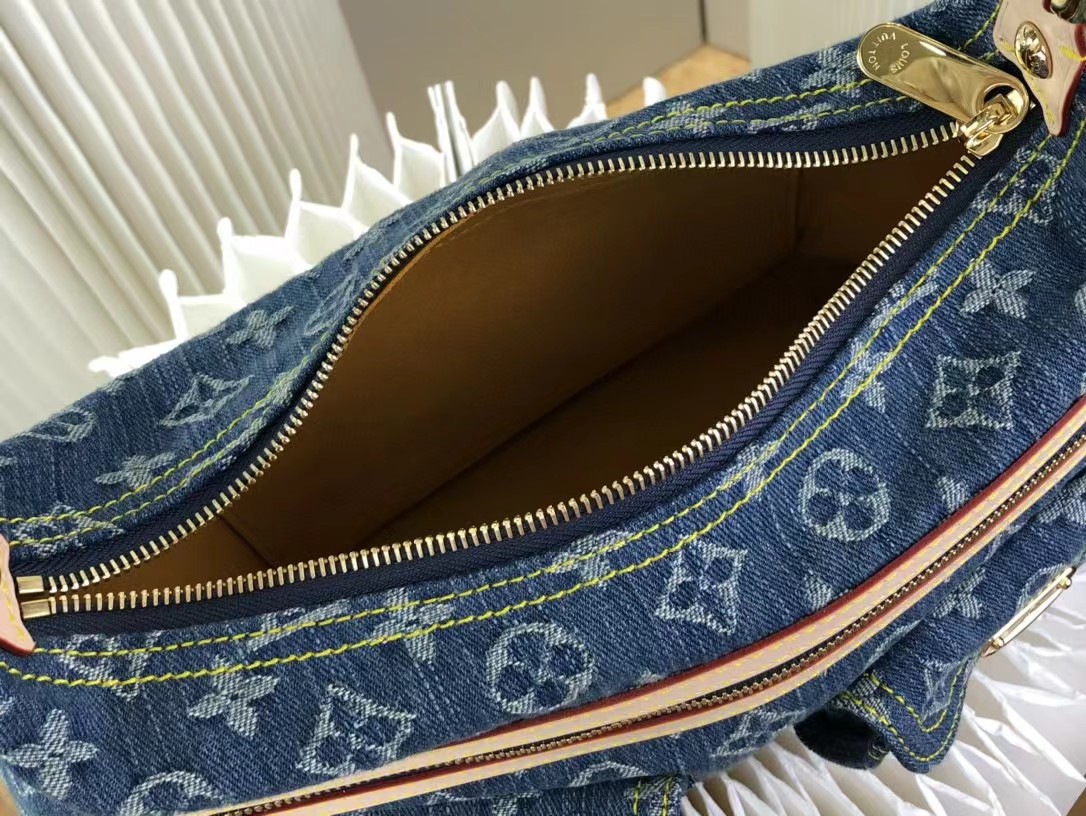 l0vis vvtt0n monogram De*1m baggy pm blue