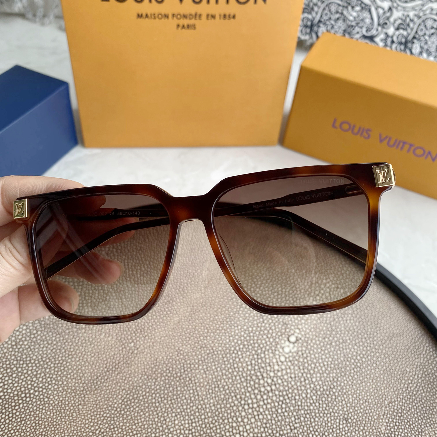 L0vis Vvtt0n | rise square sunglasses