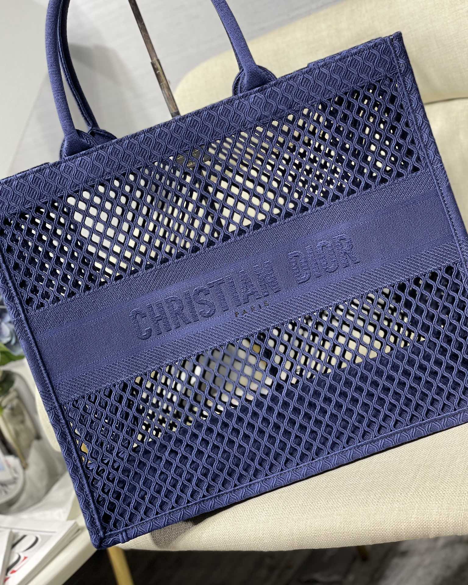 D10r BOOK TOTE