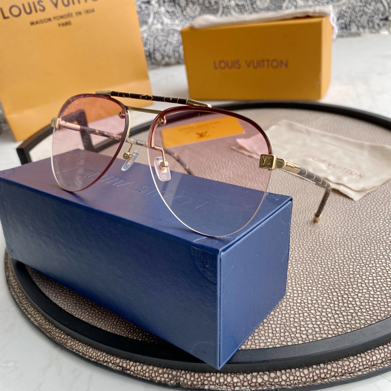 Pink Gradiant Monogram Stem Aviators