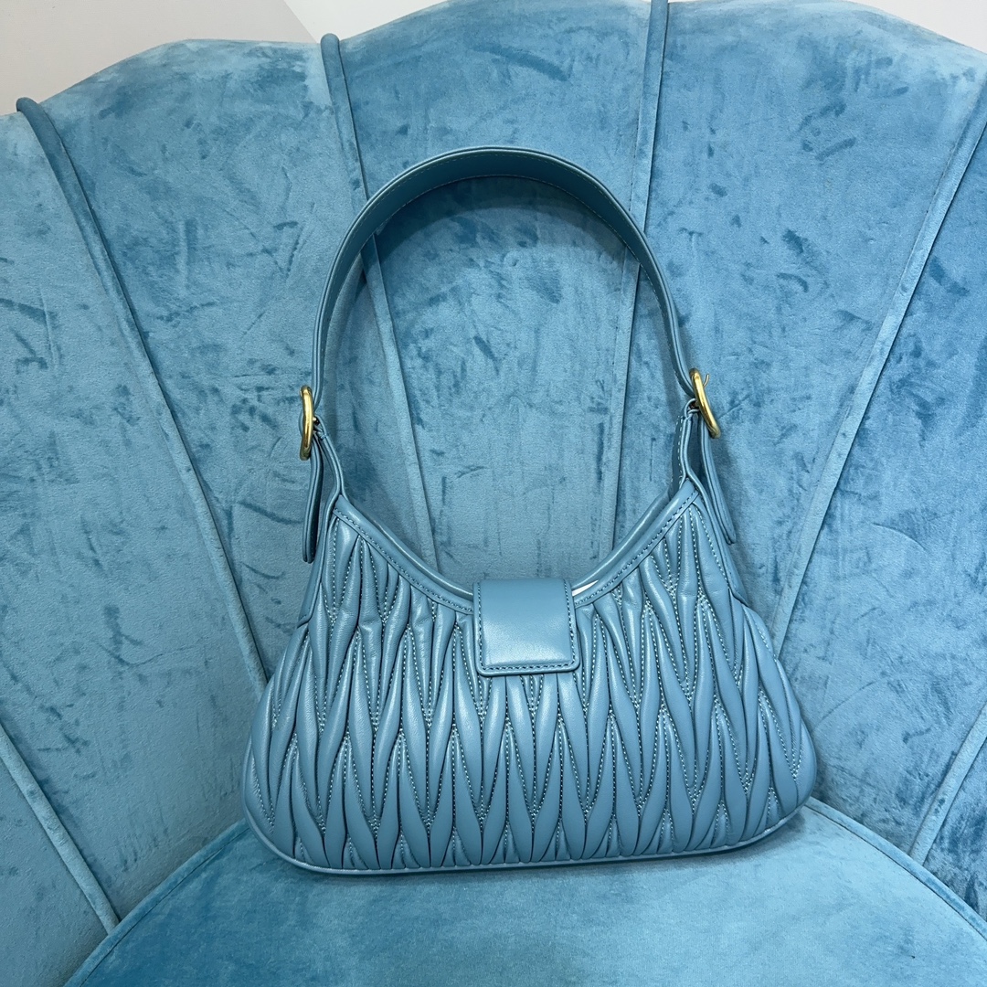M1um1u Hobo bag