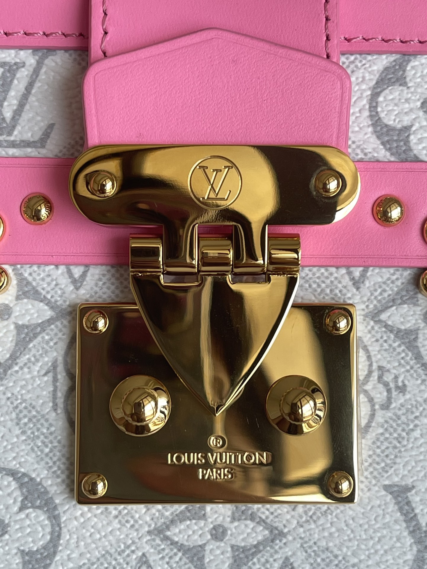 L0vis Vvtt0n LV Petite Malle Shoulder Bag
