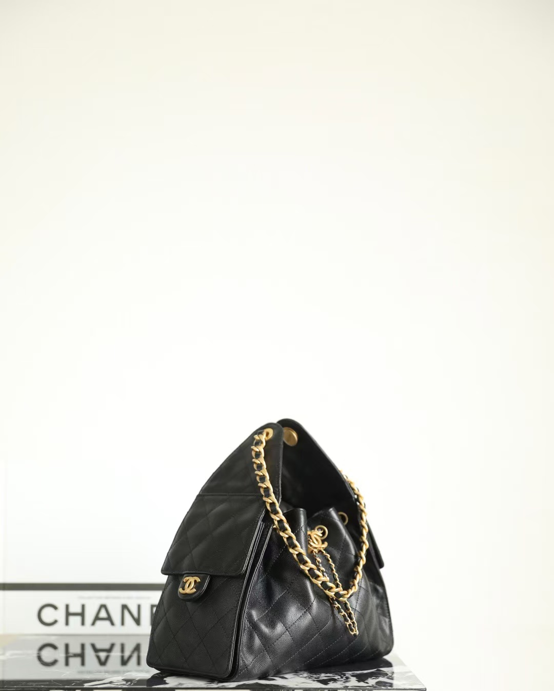 Ch**el 25 MEDIUM HANDBAG