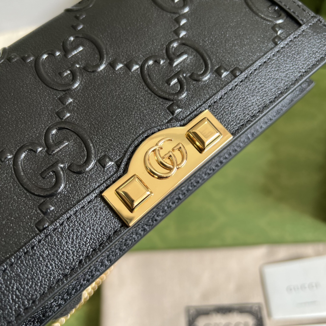 Gvc*1 Leather clutch
