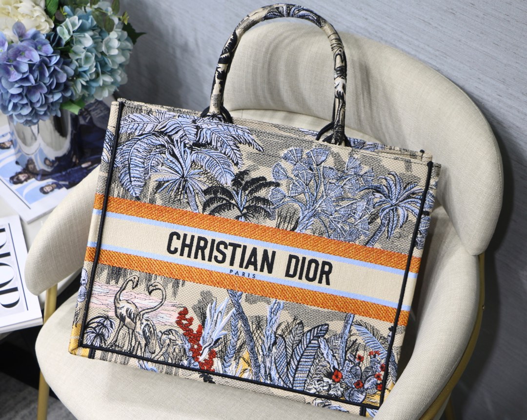 D10r Book Tote