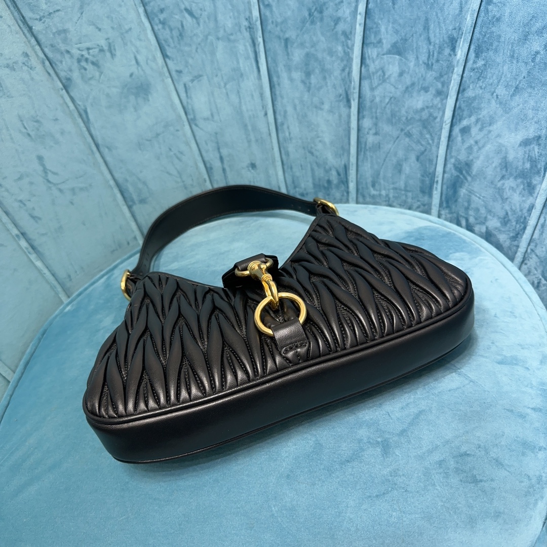 M1um1u Hobo bag