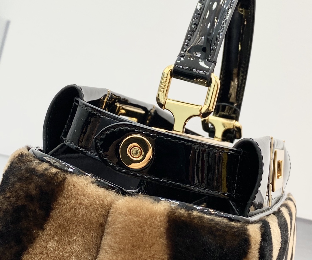 F**di O’Lock Zipper