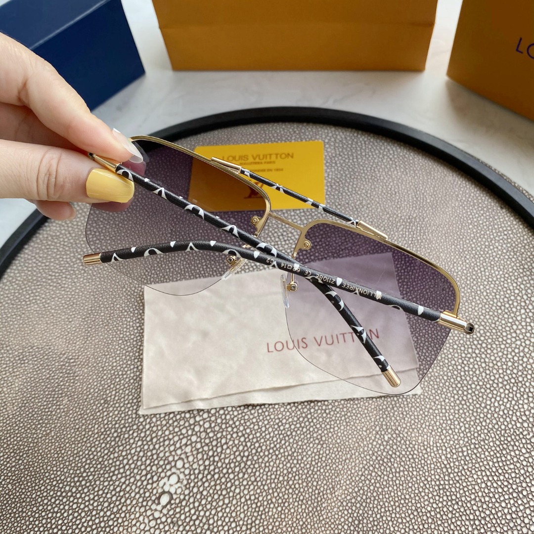 LV GOLD AVIATOR SUNGLASSES