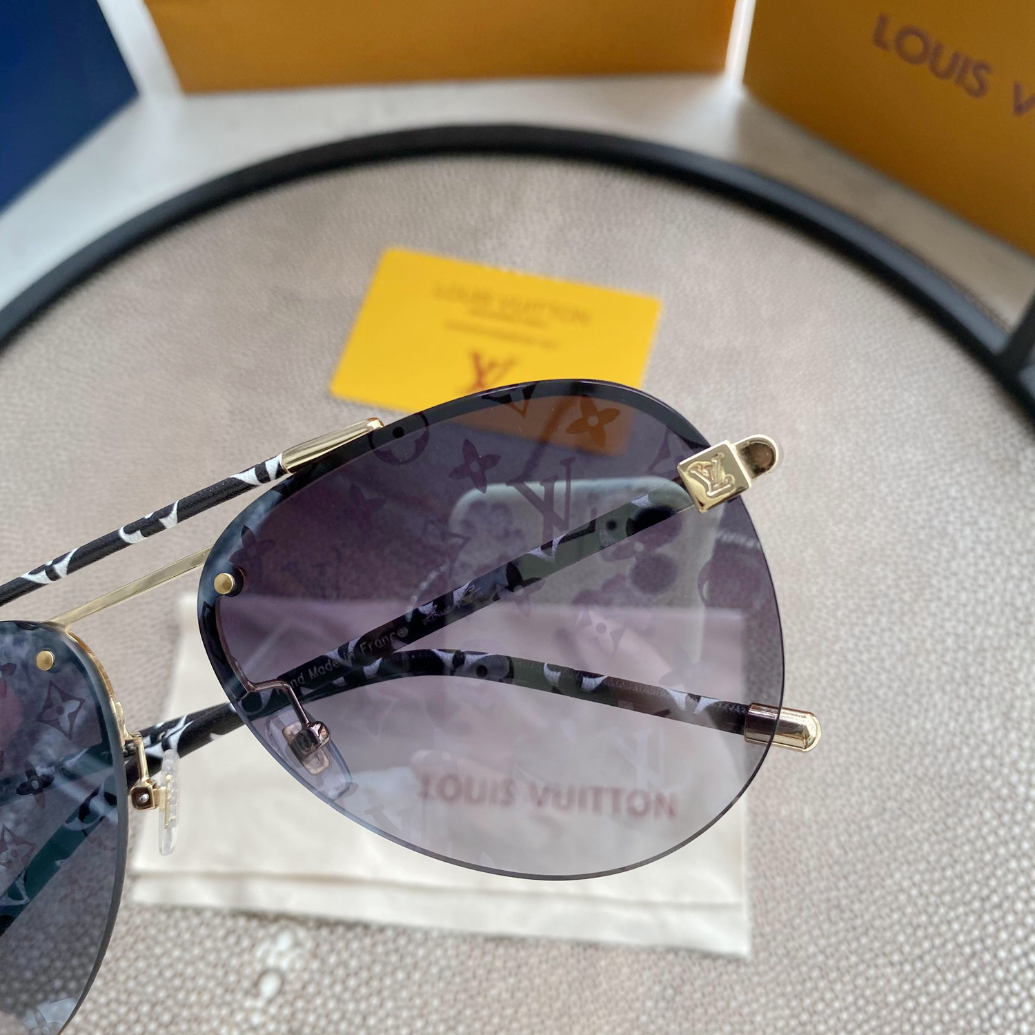 L0vis Vvtt0n CLOCKWISE CANVAS SUNGLASSES