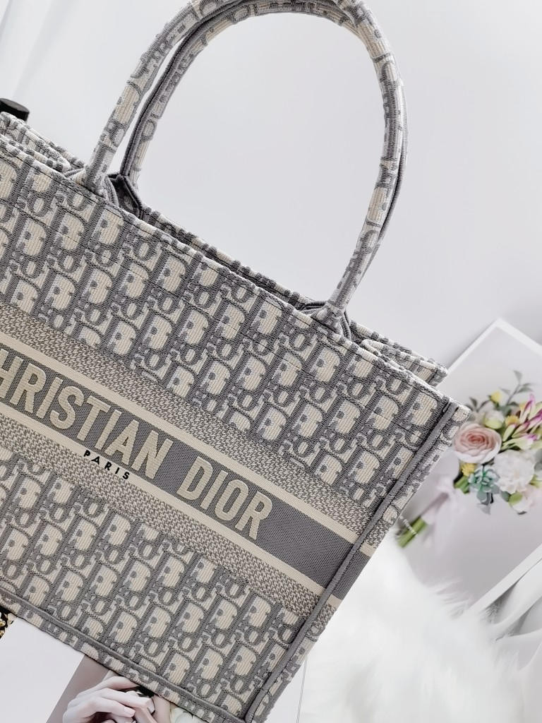 D10r Book Tote-Medium