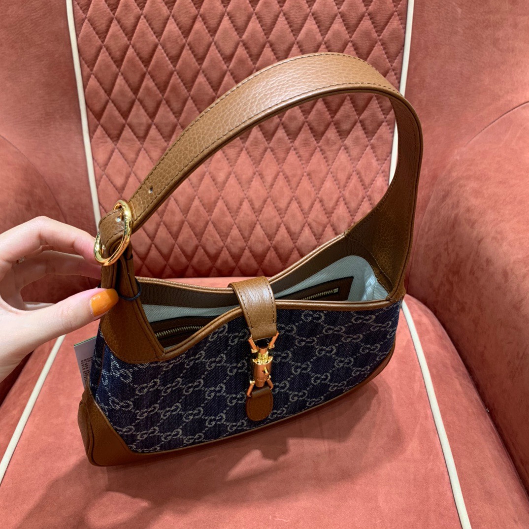 gv*c1 De*1m handbag