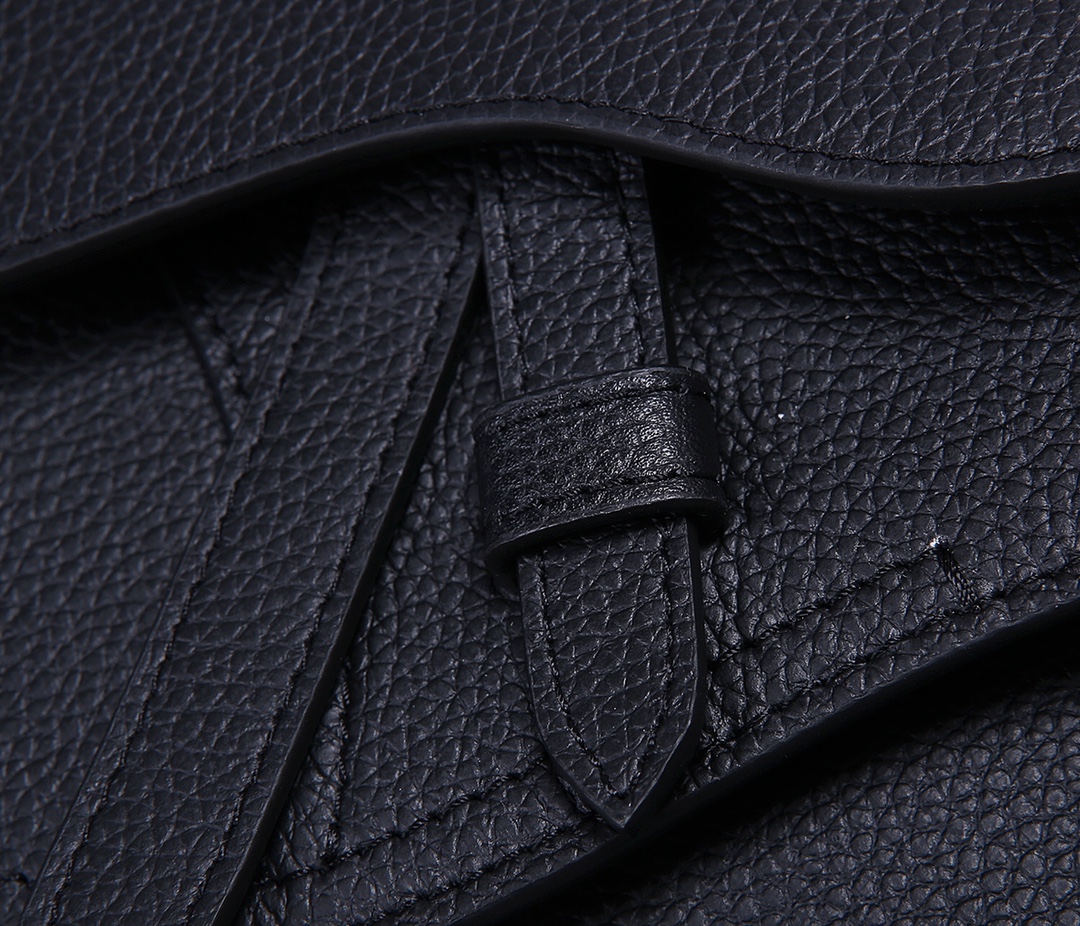 D10r Men’s Saddle Bag