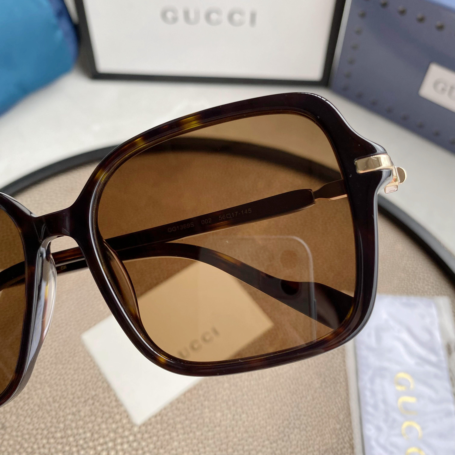 RECTANGULAR FRAME SUNGLASSES