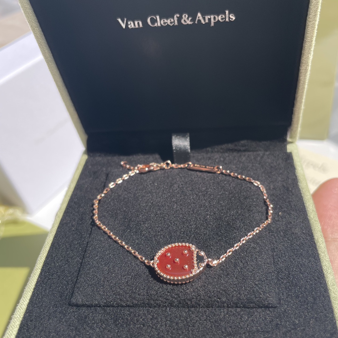 V*n Cl**f Lucky Spring Bracelet