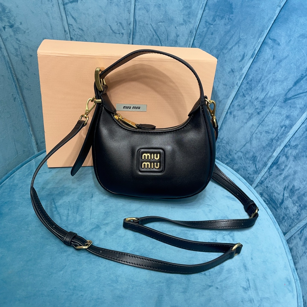 M1v hobo bag