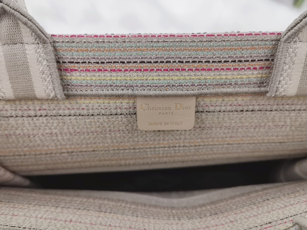 D10r Book Tote