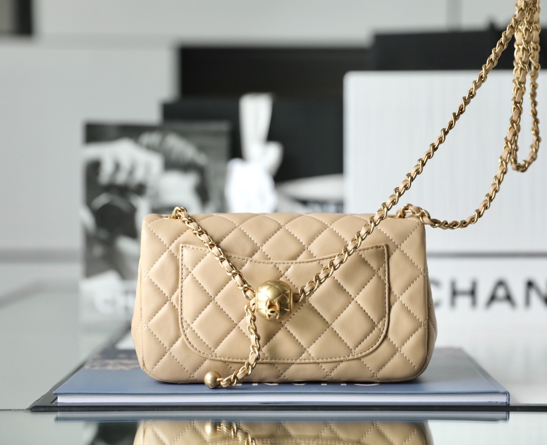 ch**el classic flap mini with G01den ball