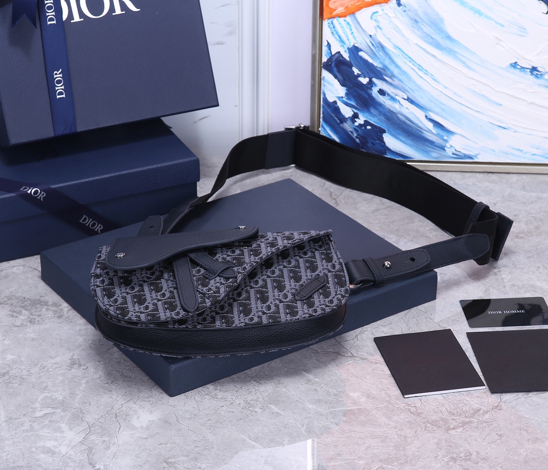 D10r Saddle Man’s Bag