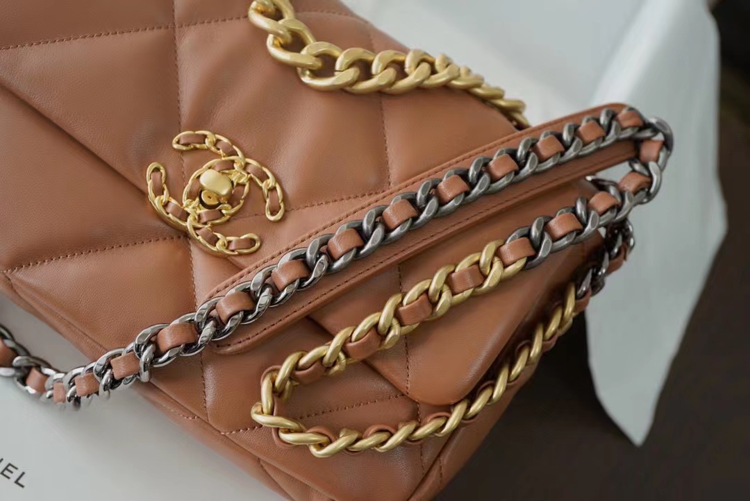 Ch**el 19 small in caramel