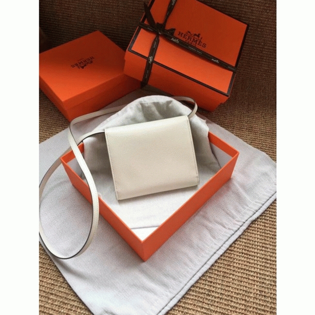 White top knockoff H**me5 Clic wallet with strap