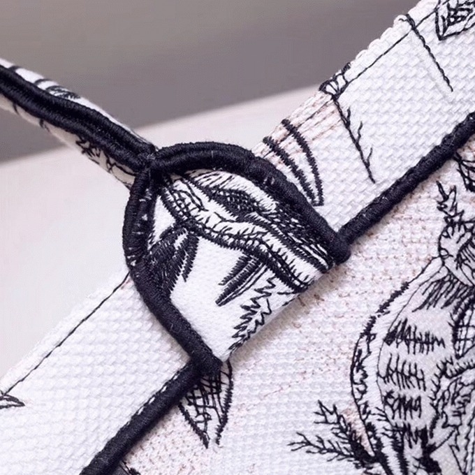 D10r Large Book Tote Bag Fake in Toile de Jouy Carnivora Motif