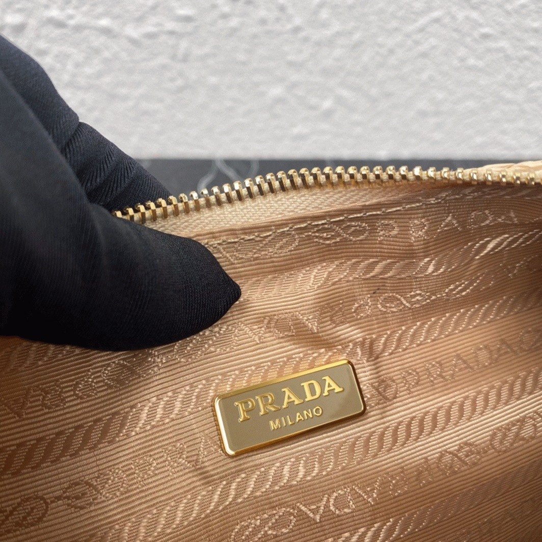 Pra*a Re-Edition Shoulder Bag Knockoff in Beige