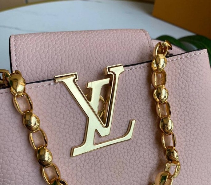 L0vis Vvtt0n Capucines Mini Chain Bag In Pink