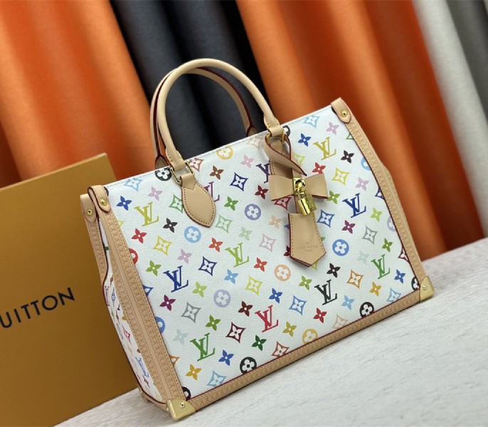 L0vis Vvtt0n X TM Multicolored Onthego MM In White