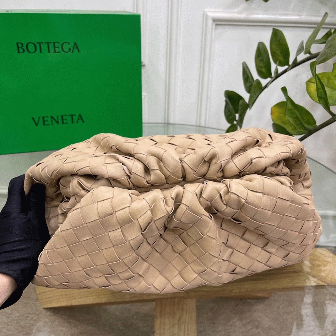Fake B0tt*ga Ven*ta Large Pouch Clutch Bag Beige