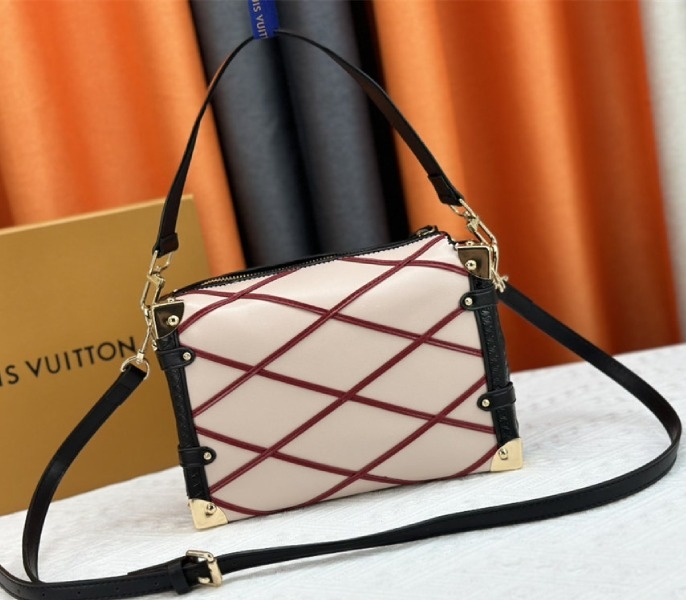 L0vis Vvtt0n Malletage Leather Side Trunk MM In Beige And Red