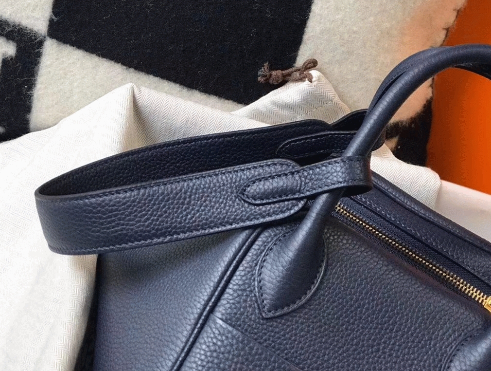 Knockoff H**me5 Lindy 30cm bag in navy blue shade