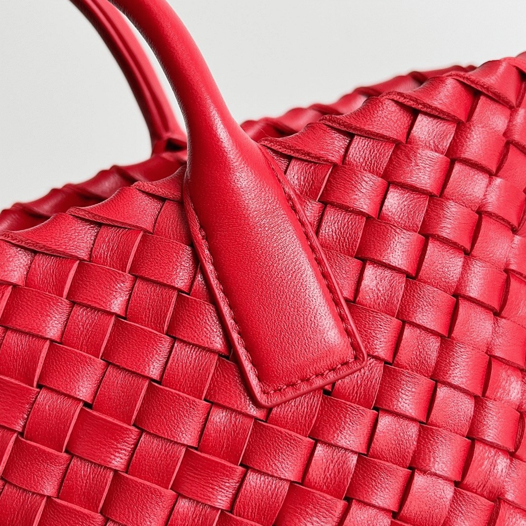 Top Quality Fake B0tt*ga Ven*ta Cabat Mini Bag In Red Intrecciato Lambskin