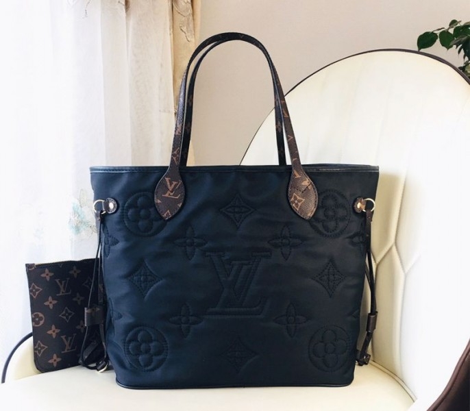 L0vis Vvtt0n Econyl Regenerated Nylon Neverfull MM Tote In Black