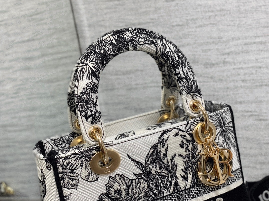 D10r Lady D-Lite Medium Bag Knockoff in White Toile de Jouy Voyage Embroidery