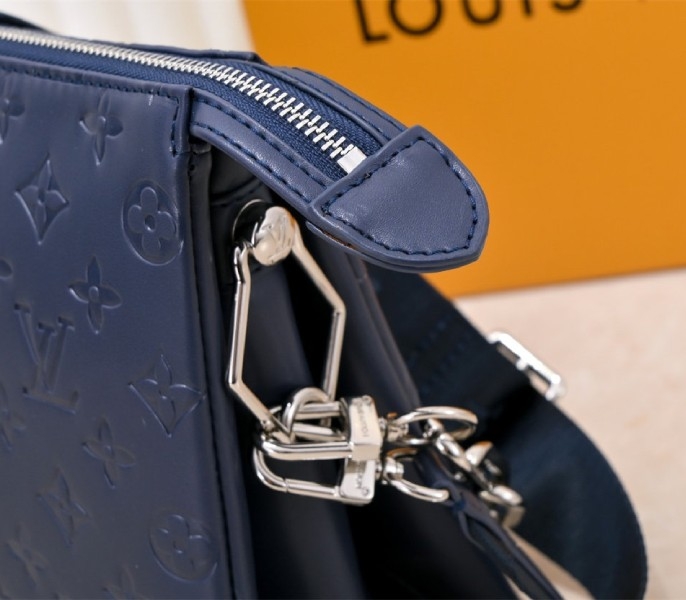 L0vis Vvtt0n Coussin PM Bag In Navy Blue With Jacquard Strap