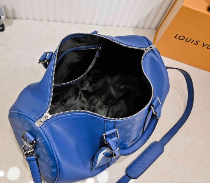L0vis Vvtt0n Taiga Leather Keepall Bandouliere 50 Travel Bag In Navy Blue