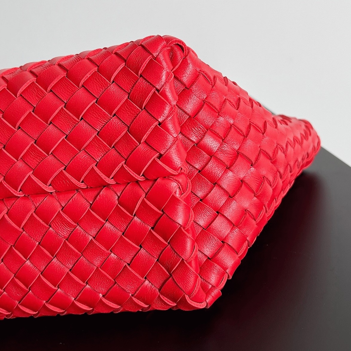 Top Quality Fake B0tt*ga Ven*ta Cabat Mini Bag In Red Intrecciato Lambskin