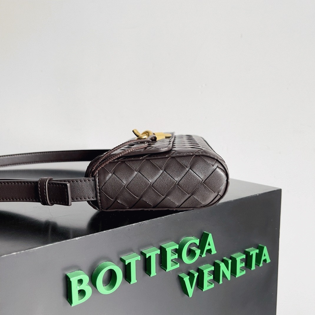 Fake B0tt*ga Ven*ta Mini Andiamo Cross-Body Bag Fondant