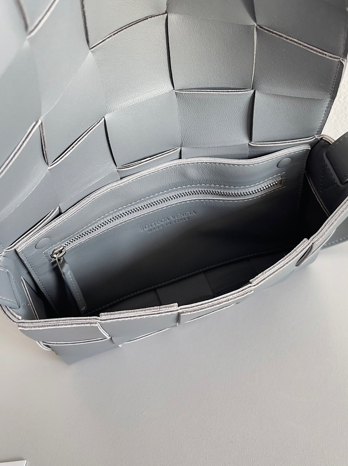 Top Quality Replica B0tt*ga Ven*ta Cassett Bag In Thunder
