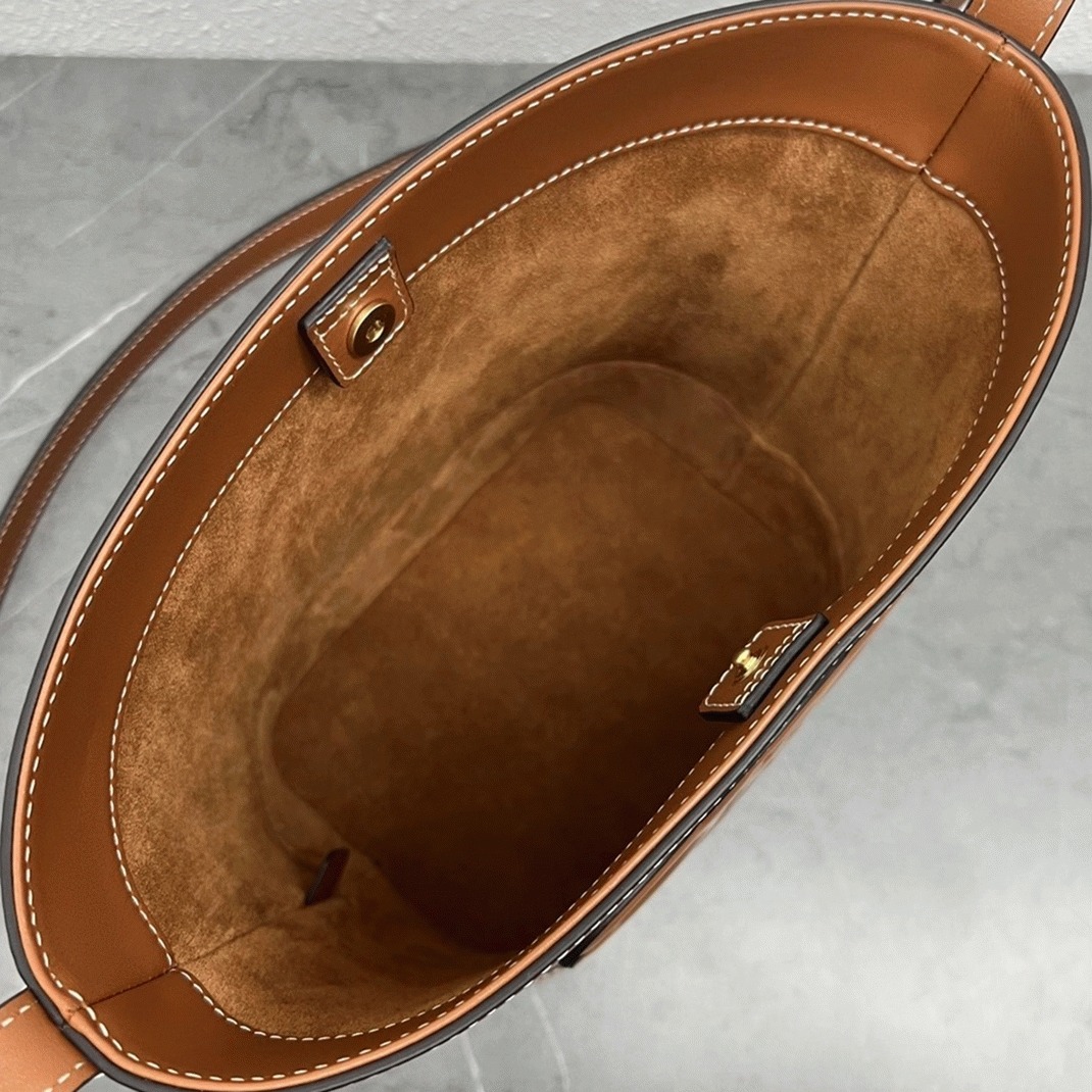 Top Quality Replica Ce1i*e Small Bucket Cuir Triomphe In Brown Calfskin
