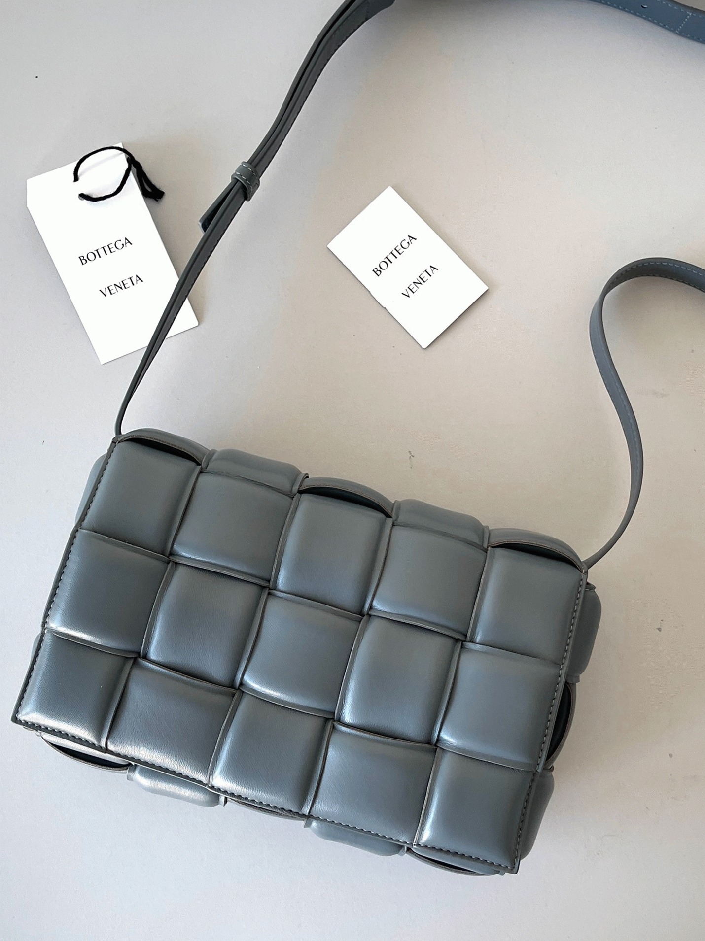 Top Quality Imitation B0tt*ga Ven*ta Padded Cassette Bag In Thunder