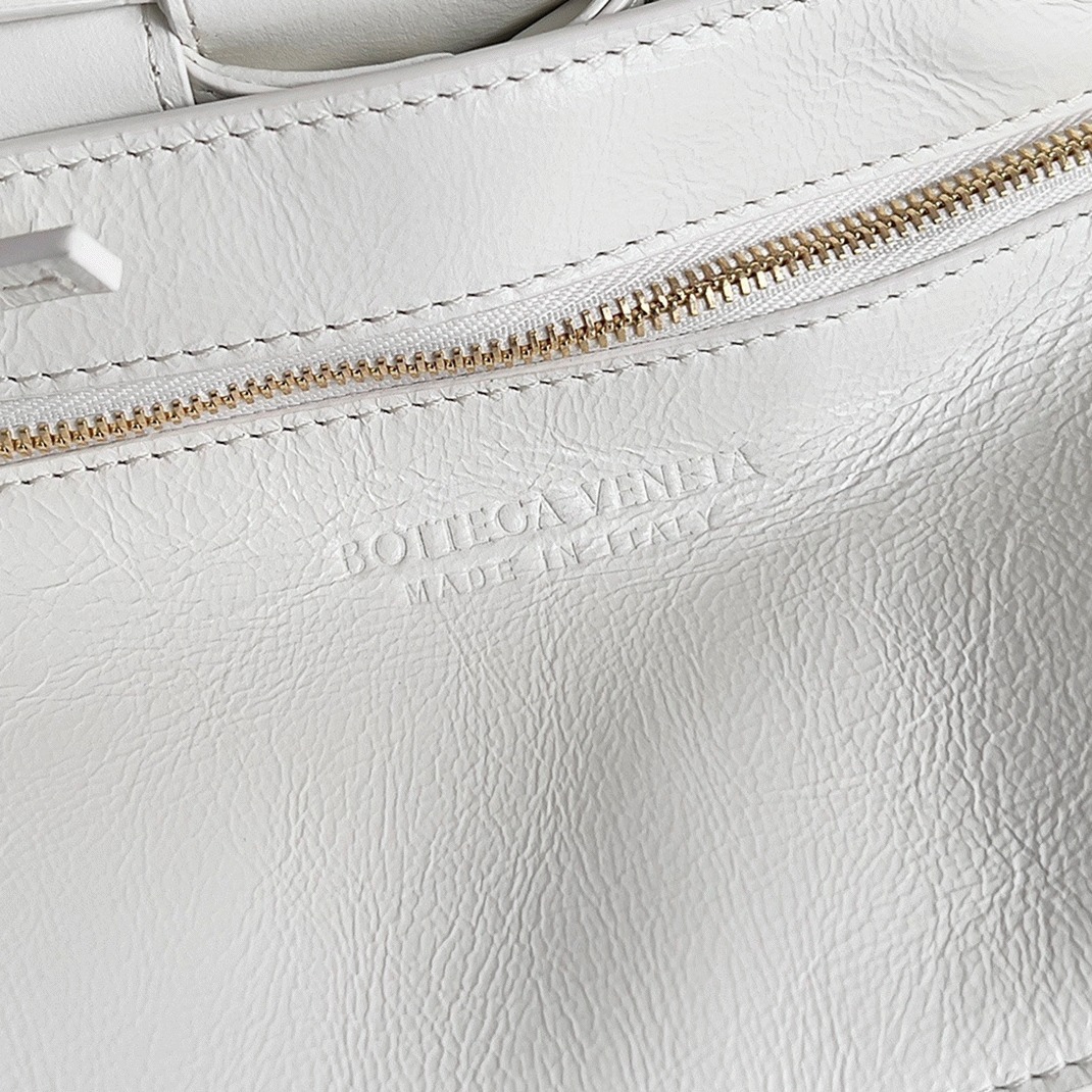 Top Quality Replica B0tt*ga Ven*ta Cassette Bag In White Foulard Intreccio Calfskin
