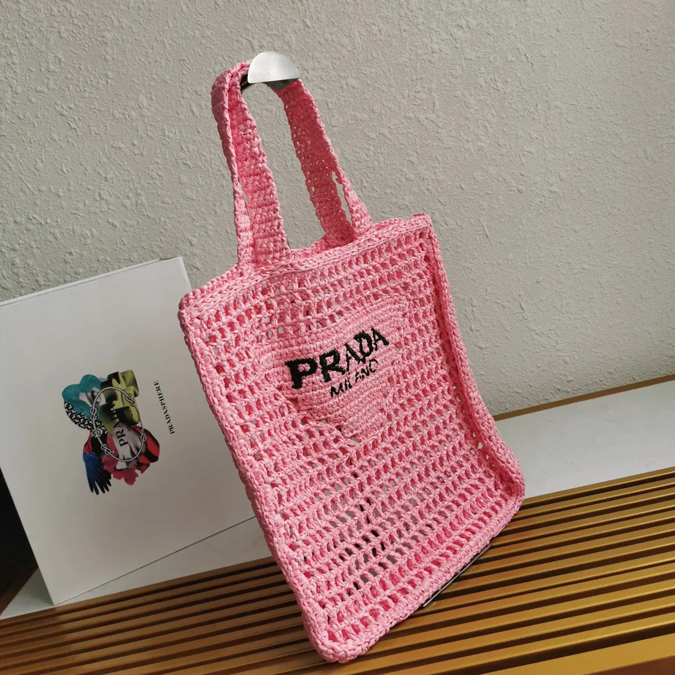 Pra*a Small Tote Bag Imitation in Pink Woven Raffia