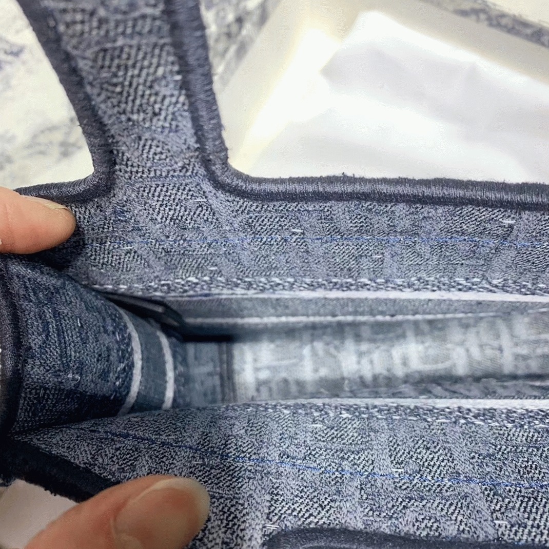 d10r mini book tote bag fake in De*1m blue oblique