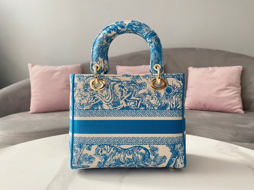 D10r Lady D-Lite Medium Bag Replica in Blue Toile de Jouy Canvas