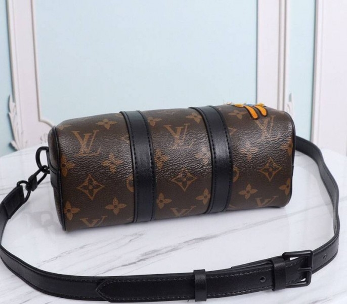 L0vis Vvtt0n Monogram Canvas Mens Zoooom With Friends Nano Keepall Travel Bag