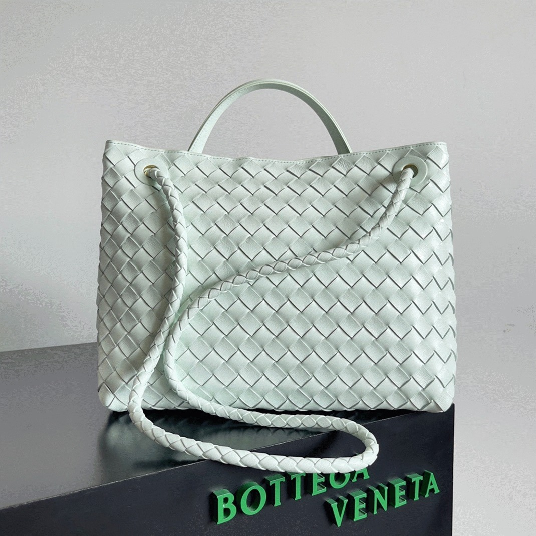 Fake B0tt*ga Ven*ta Andiamo Medium Bag Glacier
