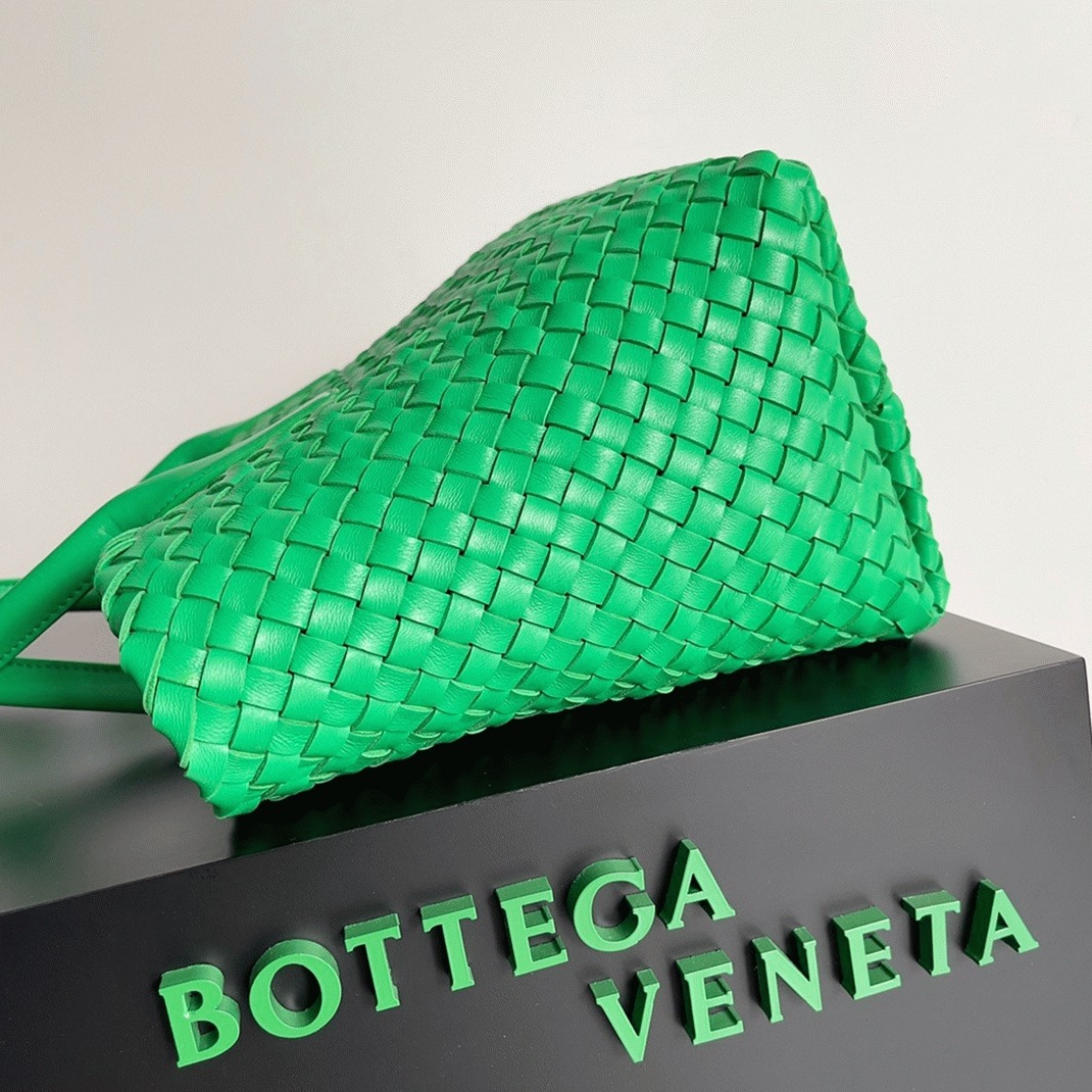 Top Quality Fake B0tt*ga Ven*ta Cabat Medium Bag In Green Intrecciato Lambskin