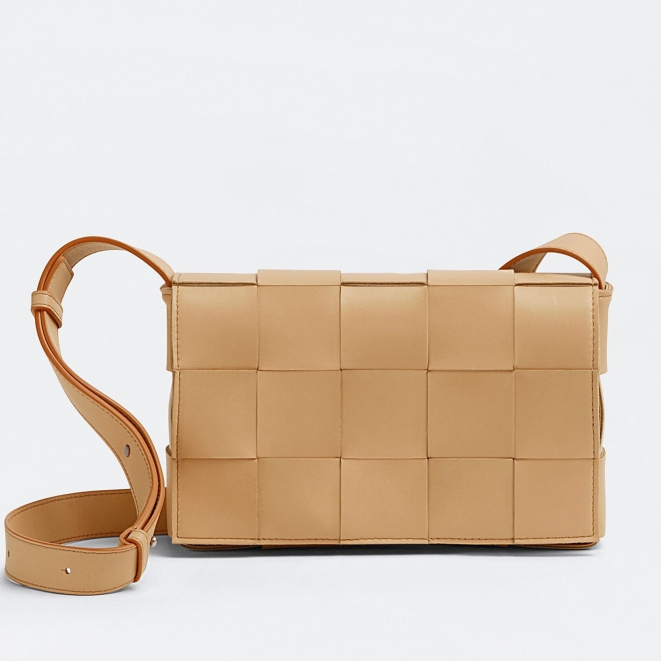 Top Quality Knockoff B0tt*ga Ven*ta Cassette Bag In Almond